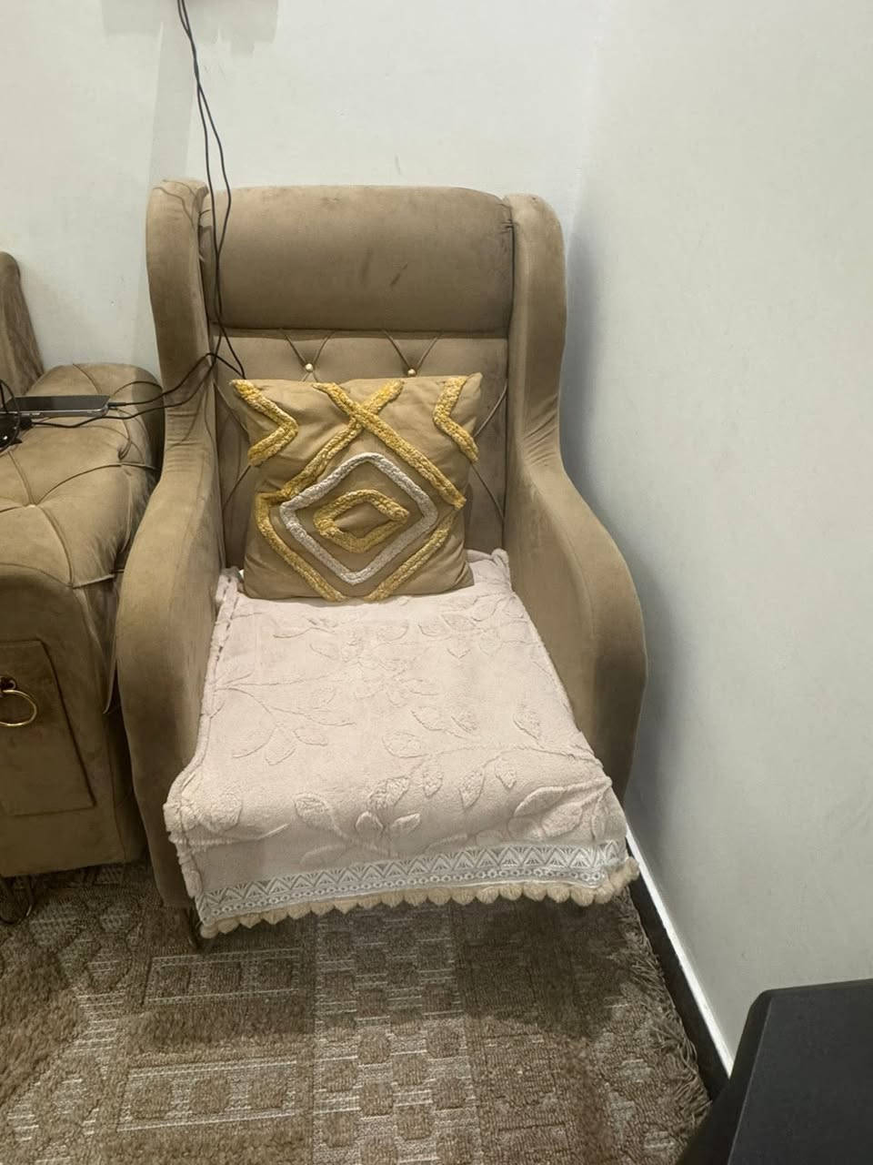 تخم 10 مقاعد نظيف سعر 350 مع مفارش وكوشات هدية 
***********
