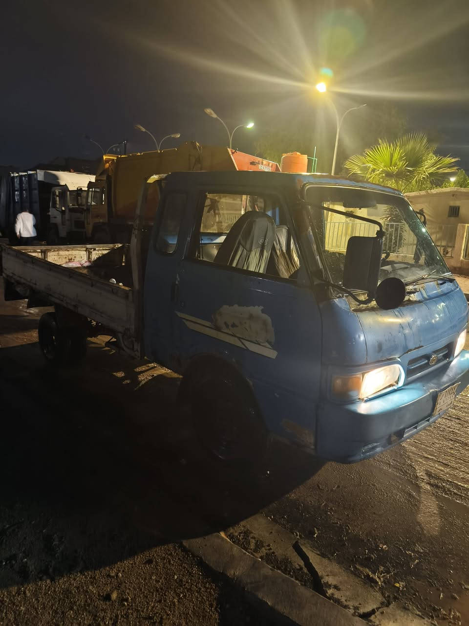 سلام عليكم كيا مديل ٩٦ رقم بصرة راعيها بالبصرة يريد تحويل مكينه بيها نفخه كير حلو شاصي مكفول مكان البصره الزبير السعر ٢٧ اتصل ***********
