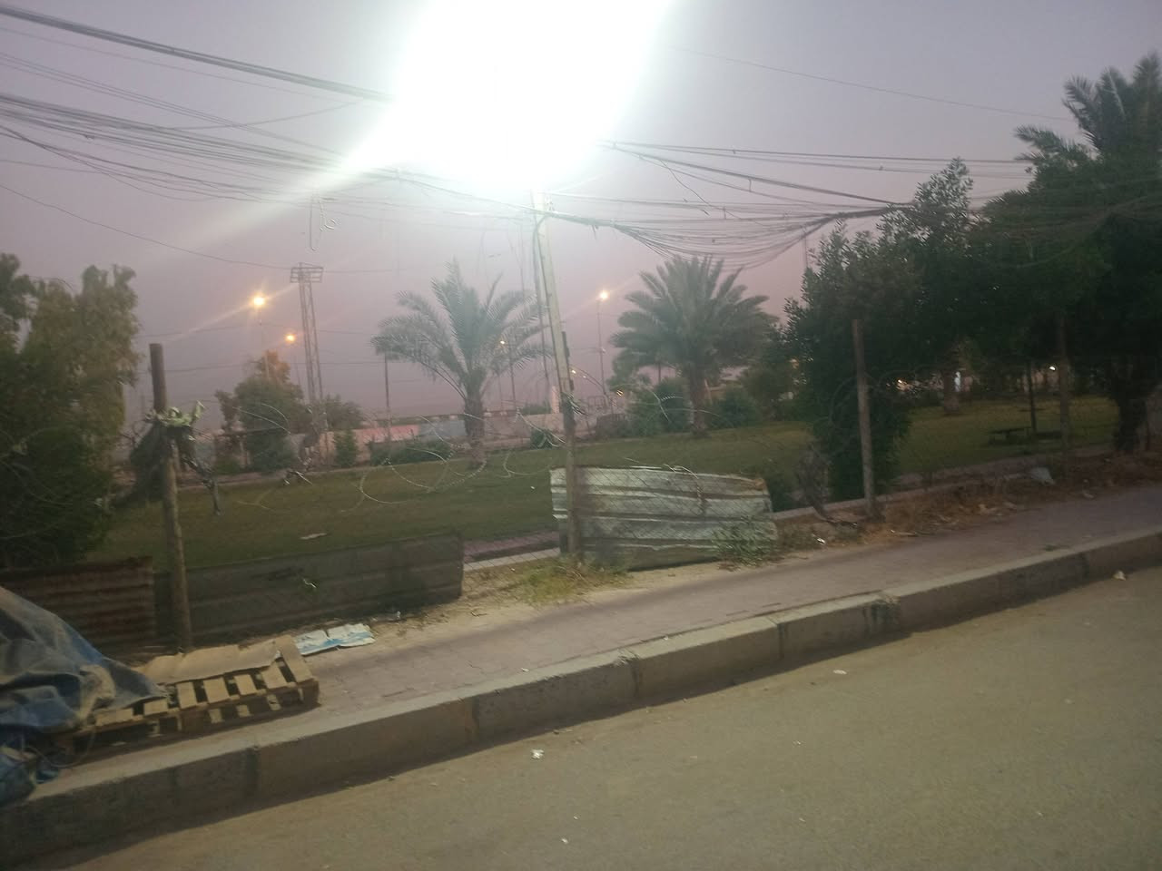 ٣٠٠متر الورفلي بناء نضيف مقابل معمل سكائر مقابل البيت حديقه
طابق ارضي ستقبال ومطبخ وصاله و٢غرف نوم 

طابق ثاني٤غرف نوم ،ومشتمل بي معزول ،سعر٥٥٠مليون ***********,
واجه ١٥متر ونزال ٢٠متر
