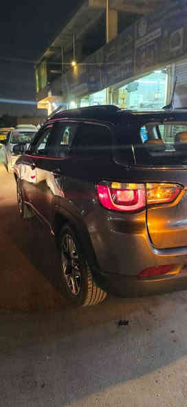 السلام عليكم السياره رقم بغداد بسمي 
تحويل ثاني يوم 
جيب كومبارس وارد امريكي مديل 2020 
حادثه موضحه بلصوره بنيد وجاملغ امامي فقط
السياره مكينه وكير مكفولات كله جديده تخم تاير جديد شركه 
مواصفات السياره 
بصمه 
تشغيل عن بعد 
تحكم ستيرن جهتين
سايد بريك بصمه 
تبريد 4 قطع
كشنات السياره كهرباء 
تدفئه  استيرن +كشنات تدفئه
سياره استخدام شخصي 
العنوان.. بغداد البلديات 
السعر 130$
رقم الهاتف ***********
