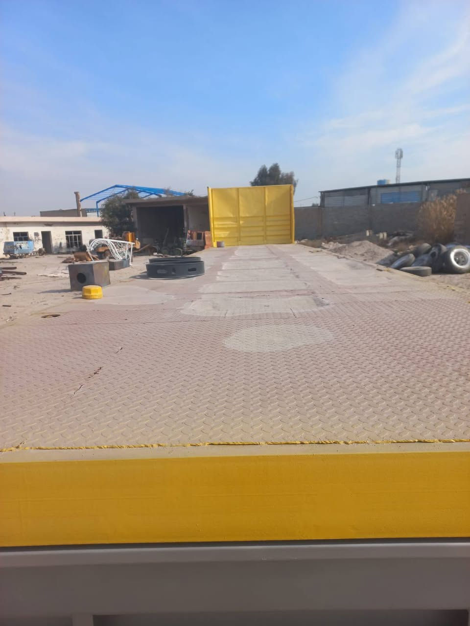 عربه طول  13/16/دناكير 14مربع 4محاور شاصي 16شريط اربع دناكير بليته بنطرون عربه مكفوله من كسر او فطر
عربه جناب لبيع اربع محاور 
‎0777 948 8860
*********** وتساب
