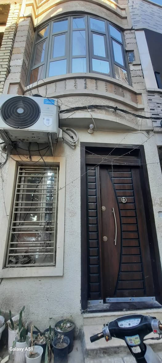 بيت للبيع بالاعظميه بالسنايه بالفرع مقابل الشط ٣طوابق 4غرف نوم مساحة ٤٧ونص نزال١٥ ///***********
