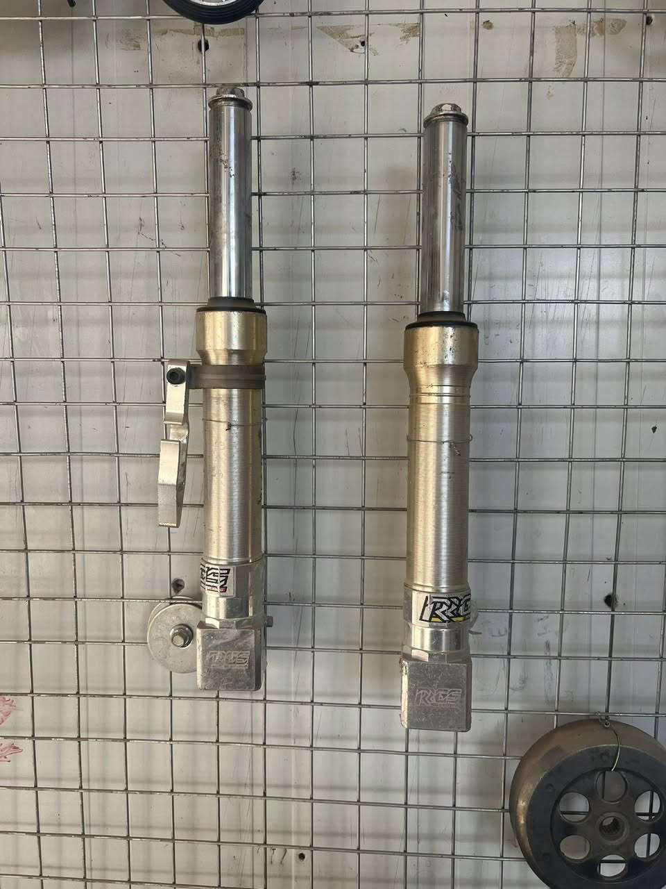 كور توبو ولفين كبار                  100
سدر Rgsذهبي                        125
قبق سكني جبلي                       30
يدات توبو.                               15
 
مكان حله    توصيل موجود 
***********
