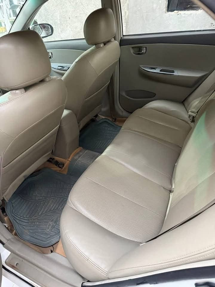 السلام عليكم 

BYD G3 2016
 محور كورلا 1800 رقم ذي قار سنويه للـ 27 هزه جديده يعني بس مداور لا هزه ولا شي 
منظومه تبريد جديده ( كمبريسر +راديتر + غاز ) 
مواصفات معروفه بصمه تشغيل
بصمه ابواب
فتحه 
لايت زنون 
اشاير مري
سستم صوت يخبل 
كشنات جلد
حداديه 90‎%‎
تراي حلو و يخبل
فيت بم جديد درايم شفت جهة الصدر جديد اذاين محرك و كير جدد قايش جديد باتري جديد جوزه صباحيه جديده 
بيه ضربه بالباب خلف السايق موجوده بالصور
السياره تحتاج ترتيبات ( ضاغطة زنجيل + سايد بريك + تصفير فلنجات و دسكات + حديده مال تحريك ماسحات )
 والدرايم جهة السايق يحتاج فحص 
اخوان كلشي شارح بالمنشور خابرني و تدلل
بـ 48 و بيه مجال مكاني كربلاء 
***********
