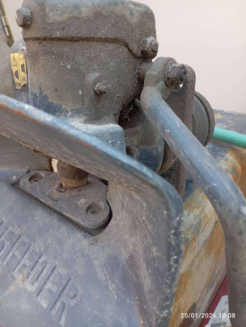 السلام عليكم من رخصة مدير الكروب للبيع باب بدي قلاب نضيف جدا +ساحبه +تانكي هايدرولك سعة 120لتر السعر 850وبيهن مجال للاستفسار ***********
