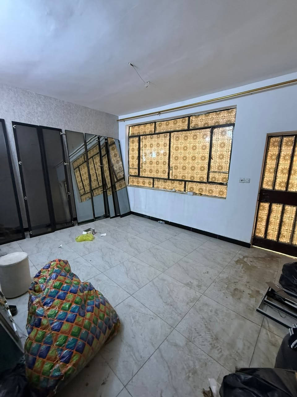 بيت لبيع مساحة 110 متر واجهي 5 ونص طابقين طابو صرف موقع دورة شارع 60 يم سوق خير اللة رقم الموبايل *********** السعر 225 بية مجال بسيط بيت نظيفة كلش موقع زين شارع عريض
