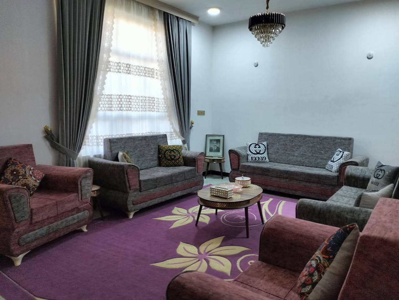 بيت للبيع بداية شارع بيت غضب أول فرع مساحة 250م 3غرف نوم مطبخ صاله استقبال صحيات كراج سياره حديقه  سعر 137 بي مجال ت   ***********
