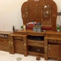 للبيع • غرفة خشب