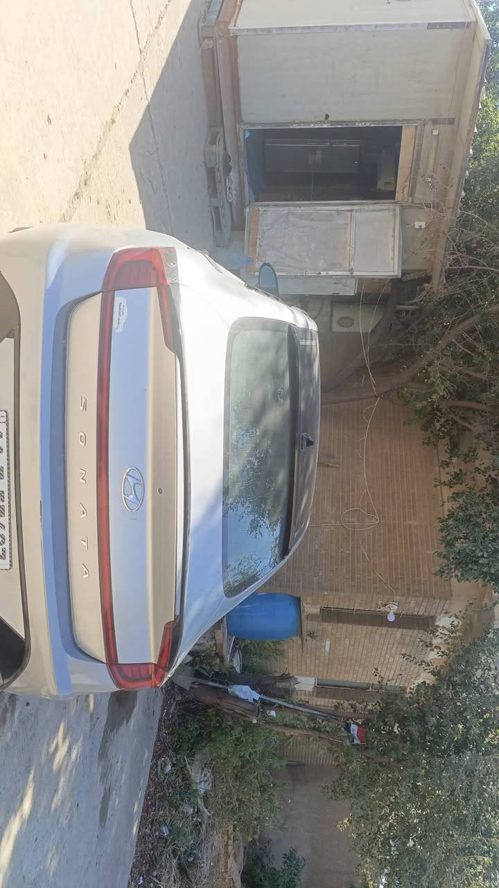 سلام عليكم سوناتا موديل 20 
السياره فول بانوراما شاشه ديجيتال رادار امامي اوخلفي توقف ذاتي بيهه 3قطع صبغ بدون دواخل سعر 160 رقم بغداد اومكانهه بغداد *********** اوبعدبيهه مواصفات إلي معروفات
