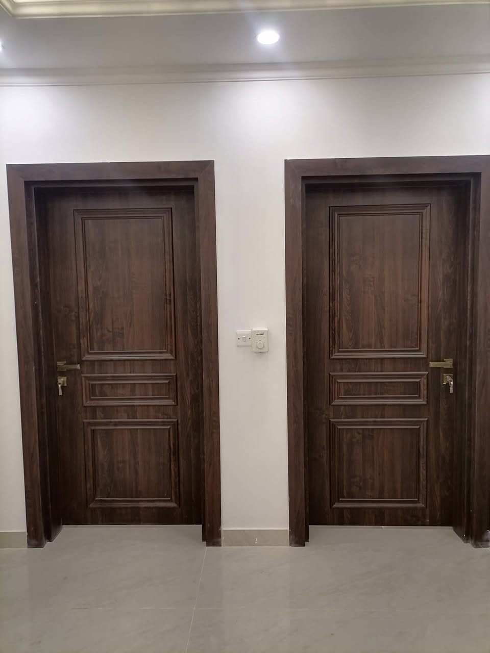 السلام عليكم ابواب تركي حشوه خشب درجة أولى اسعار مناسبه
والي عنده ابواي داخلي او خارجي عندي كادر تركيب شغله مضبوط ***********
