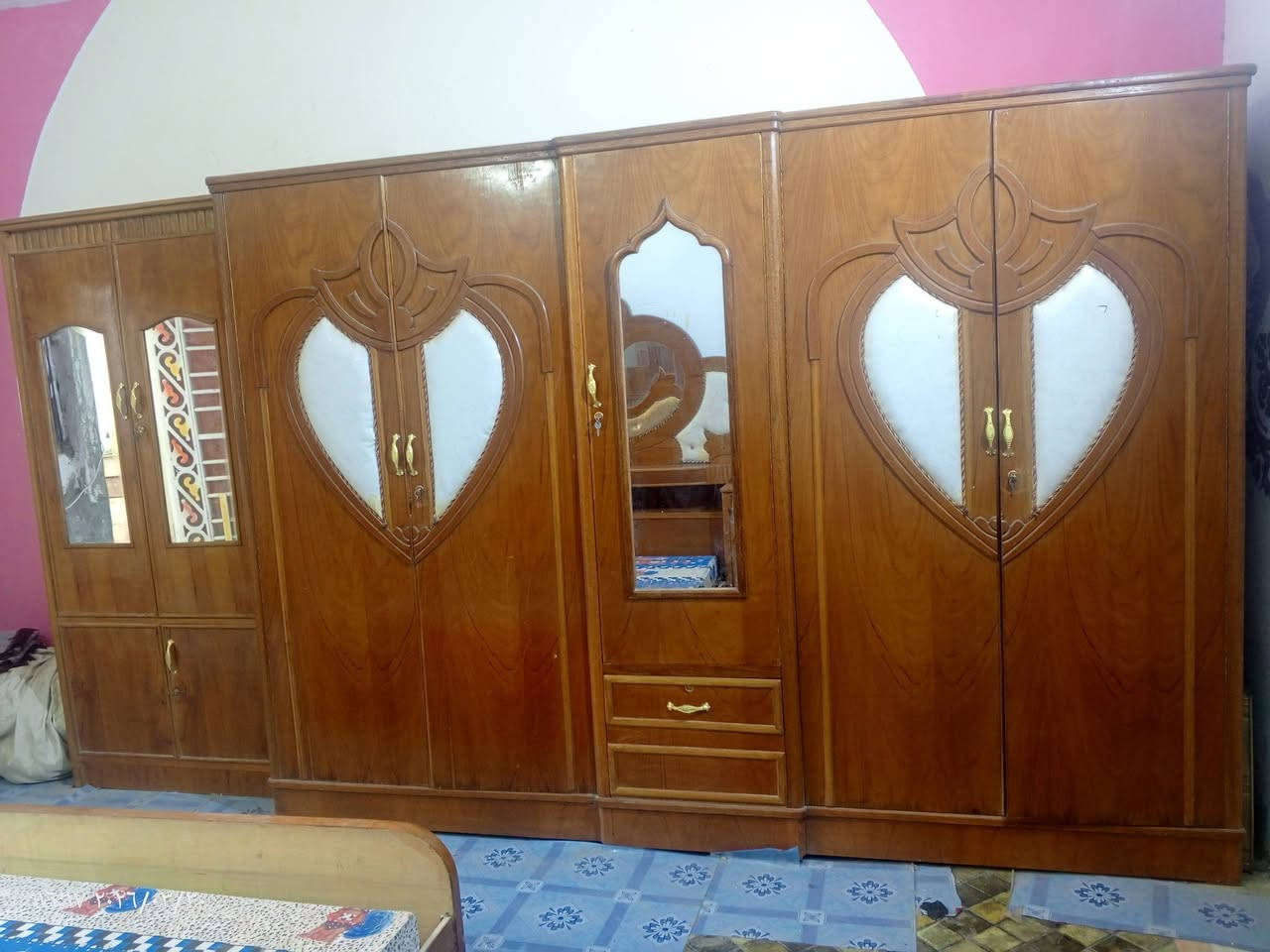 غرفه اخشاب تزكا
م نضيفه جدا استفسار ***********
