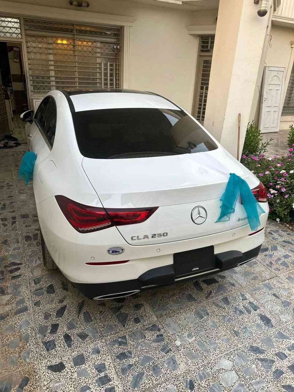 مرسيدس cla كلاس 2023 هي سيارة فاخرة تتميز بمواصفات عالية الجودة. إليك بعض المواصفات الرئيسية:
المحرك: محرك 4 أسطوانات متتالية بسعة 2.0 لتر مع شاحن توريني
قوة المحرك: 255 حصان  محرك توينتي
العزم: 273 رطل-قدم
ناقل الحركة: أوتوماتيك 9 سرعات
الدفع: دفع خلفي أو دفع رباعي
الاستهلاك الوقود: 6.2 لتر/100 كم
السعة الخزان الوقود: 66 لتر
ماشيه 3000
التسارع: من 0 إلى 100 خلال 8.2 ثانية
*السرعة
المواصفات الداخلية:
مقاعد مدلكة وقابلة للتدفئة والتبريد
شاشة عرض بانورامية
نظام MBUX للتحكم الصوتي
أنظمة قيادة شبه ذاتية متقدمة
نظام صوت محيطي ثلاثي الأبعاد Burmester من 12 سماعة
المواصفات الخارجية:
تصميم خارجي راقٍ
شبك أمامي مميز
إضاءة محيطية بـ 64 لونًا
عجلات 19 إنش
الأمان:
نظام الاستقرار على المنعطفات
نظام مراقبة النقطة العمياء
نظام الاستشعار بالضغط
مثبتات ISOFIX
حساسات ركن خلفية
وبعد بيه مواصفات الاستفسار ***********
