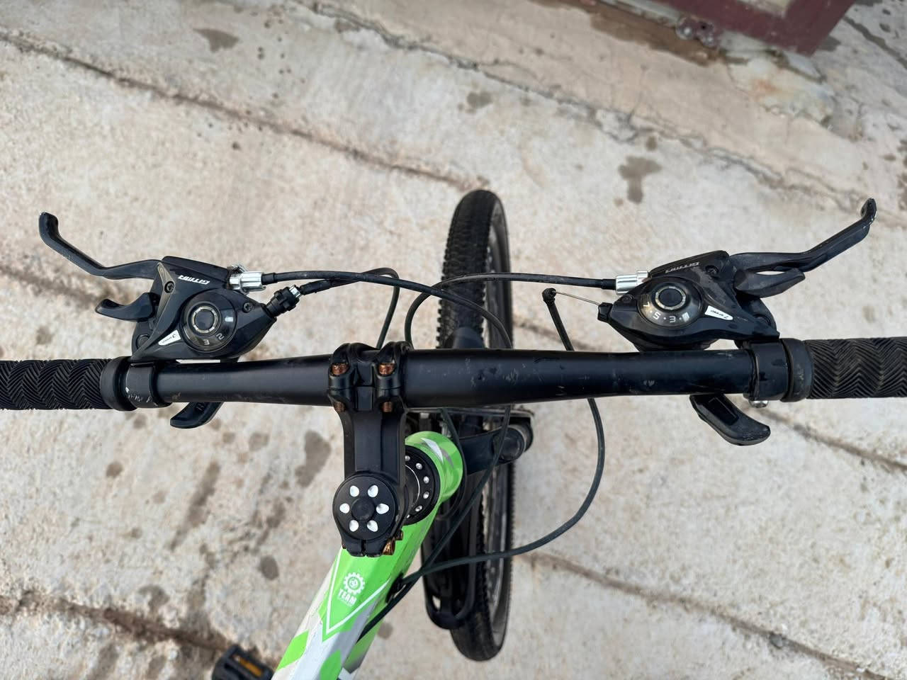 السلام عليكم
للبيع بايسكل جبلي (MTB) بحالة زينة 👍

• الماركة: LIV
• قياس الإطار: 26 إنچ
• تعليق أمامي
• فرامل دسك أمامي وخلفي
• 21 سرعة
• مناسب للشوارع والطرق الترابية

البايسكل استخدام شخصي، شغال تمام وما محتاج شي
______________________________
وبايسكل الثاني مدينة نظيف للبيع
الماركة: LE CIENE
النوع: City Bike (مريح، إطار منخفض)
القياس: 14
_____________________
رايدهن ثنينهن ب160 الف وبيهن مجال 
الاستفسار عبر الرقم: ***********
