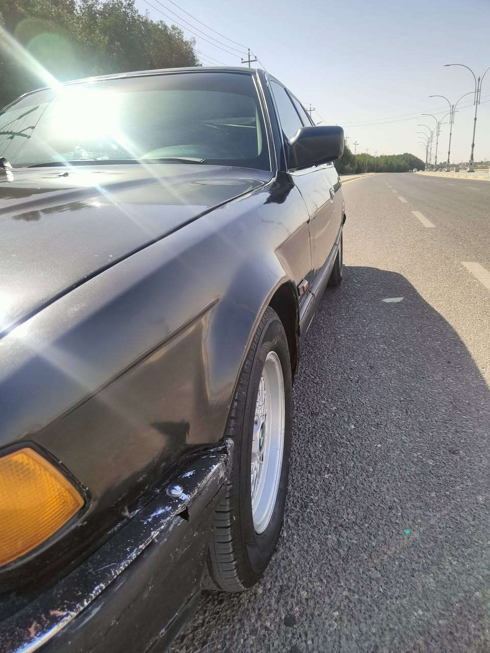 السلام عليكم شباب
سيارتي V8 744i لكن الاصل 730i لان شادلها محرك 8 سلندر 44
موديل 93 بجم عريض فول مواصفات
الاصوليات:
السيارة باسمي 
رقم بغداد انگليزي مشروع وطني
كفالة المحرك والگير والتبريد
دهن المكينة كله لوكمولي وكالة 10/40  
الدواخل جلد اسود وصاج ملكي
سلايد روف شغال
مروحة كهربائية F01
بصمة فتح وقفل
عند التقفيل بالريمونت الجام يصعد والسلايد روف ينغلق تلقائياً
تخم تايرات جديد صار اسبوع من شديته بـ250 الف و السبير ويل شمس
منظومة لايتات امامية قوية بـ 200 الف
السيارة بلادية على وضع الشركة يعني ما مصبوغة بيها جراد بنيد وقمارة وصندوگ
وكذلك ملاحظة ثانية بيها طخة بالدعامية الخلفية والصندوگ شي بسيط 
الدعاميات البلاد مو تجاري والدعامية الامامية تحتاج فقط معجون وصبغ وحتى الخلفية تحتاج معجون لمكان الطخة 
رايدها بـ 72 ورقة وبيها مجال ان شاء الله
رقمي ***********
