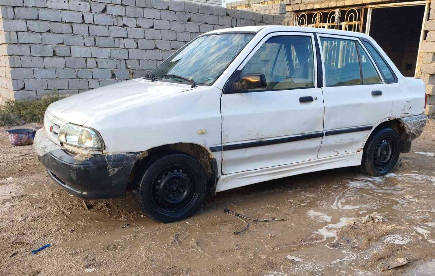 سلام عليكم سايبه 2014 كير بس اول يفلت ومحرك نضيف  حداديه نضيفه تخم تاير كهربائيات شغاله سياره بدون لوحات أوراقه كامله مدفوع كمرك  كوم حديد بيع ومراوس سعره 11 مكاني بابل القاسم ***********
