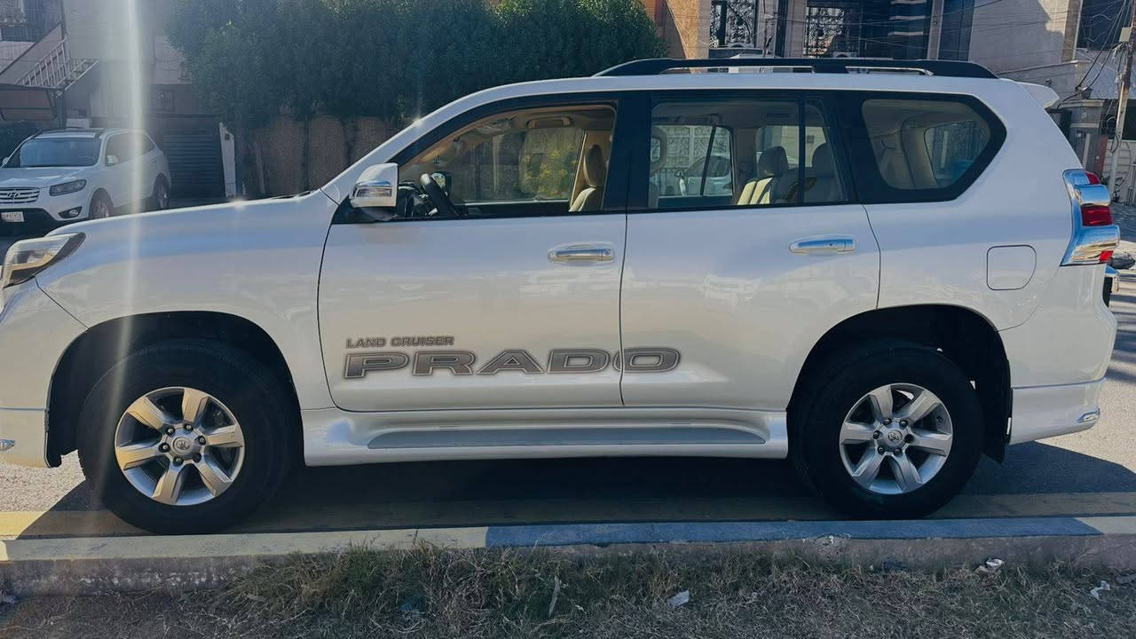 السلام عليكم 
برادو خليجيه VX موديل 2014
معروفه مواصفات VX يعني فووول للاخير فتحه بصمه كشنات جلد تدفئه وتبريد بالكشنات حتى الكشنات الخلفيه كهرباء بيها صبغ جاملغ الامامي الايسر والجاملغ الامامي الايمن وشويه من الباب على كد شبر تقريباً اثر طخه كير ومحرك مكفولات 
صدر جديد طخم تايرات جديد
مكاني بغداد مامتواجد على الفيس تلفوني *********** السعر 285
