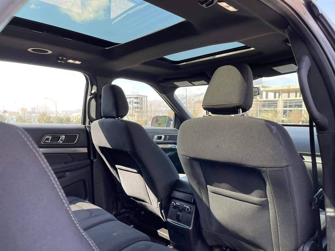 Ford Explorer 2019 XLT

7 راكب
ماشيه 100الف كيلو 
محرك 6 سلندر حجم 3500
بصمة ابواب و بصمة تشغيل
كشنات مخمل
تحكم ستيرين فول 
صندوق شفط (كهربائي)
مرايات جوانب هيتر
نقطة عمياء
شاشة حجم كبير
AppleCarplay & Android Auto
كاميره خلفيه
بانوراما 
حساسات خلفيه 
اشاير بالمرايا الجانبية 
لايتات امامي عدسة مع بلوجكتر دعامية
كشنات الامامية كهرباء  
كود خارجي للقفل على باب السائق
سكليتر كهربائي مع تحكم ستيرن بالجهتين
سستم صوت SONY متكامل مع 8 سماعات داخلية 
تبريد ثلاث قطع امامي وسط خلفي
منافذ AUX, مع اربعة منافذ USB مع منفذ رام ذاكرة ورام خرائط GPS مع منفذ كهرباء 110فولت 
نظام الاوامر الصوتي اثناء القيادة
ضرر السيارة: قبغ صندوق الخلفي وجاملغ مصبوغ و٢قطعة كلير امريكي    
ايرباك سليم 100% 

السعر : 21,000$ (210 ورقه)

***********
***********
