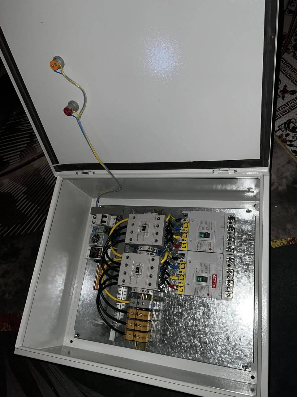 بورد للبيع ATS وطنيه مولد كل قاطع 125 امبير جديد ممستخدم نهائي انطيني سعر بل يرضى الله او بل عافيه او رجا لتكسر ابسعره اذا تعرف سعره بل سوك مكاني بغداد سبع ابكار

وتساب فقط (‪0774 051 9469‬)
