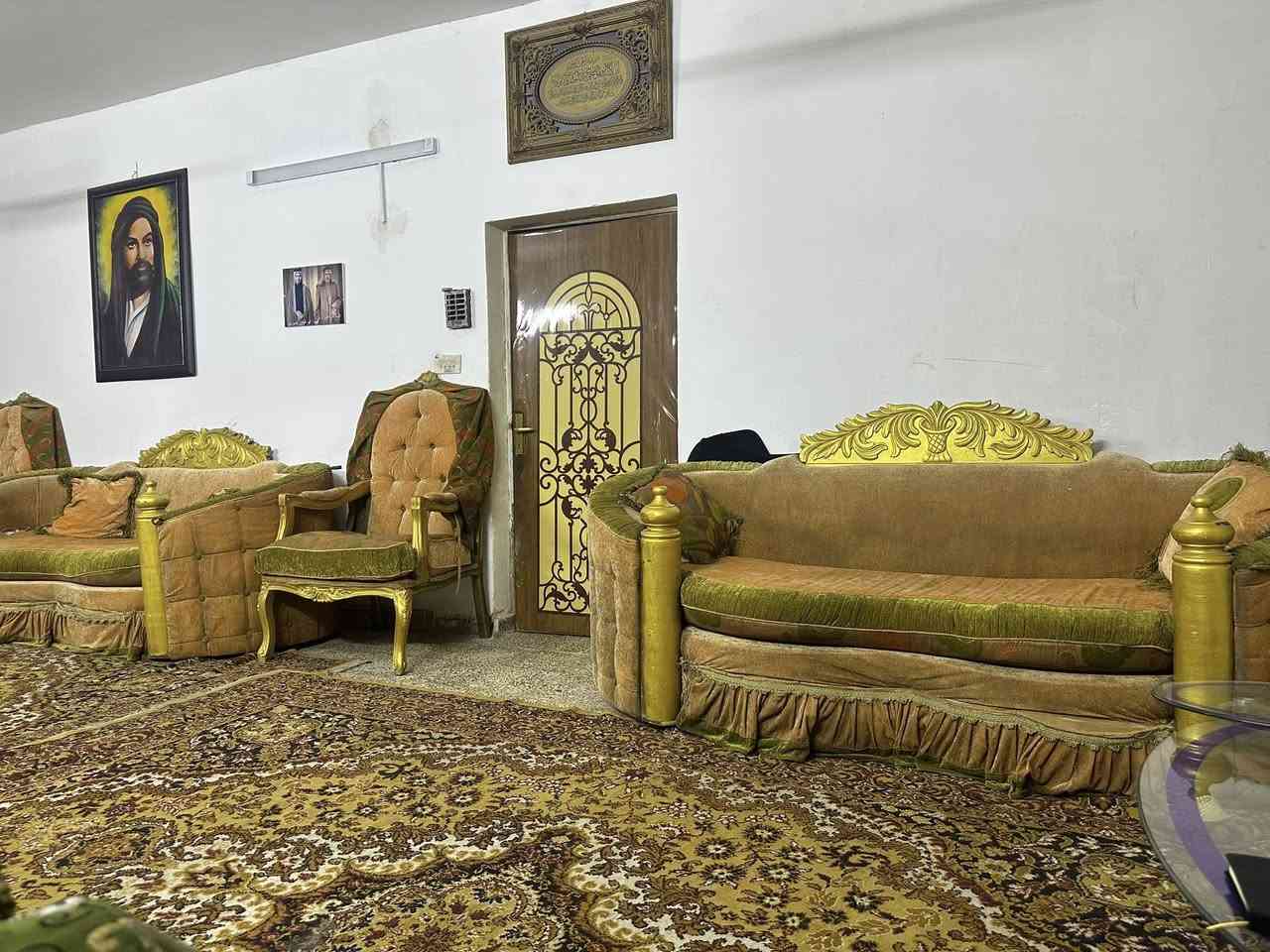 سلام عليكم تخمين للبيع زيتوني 10مقاعد و برتقالي 10 مقاعد نظافة ‎%‎70 سعرهم 400 ثنينهن وبيهن مجال بسيط مكاني الغزالية ***********
