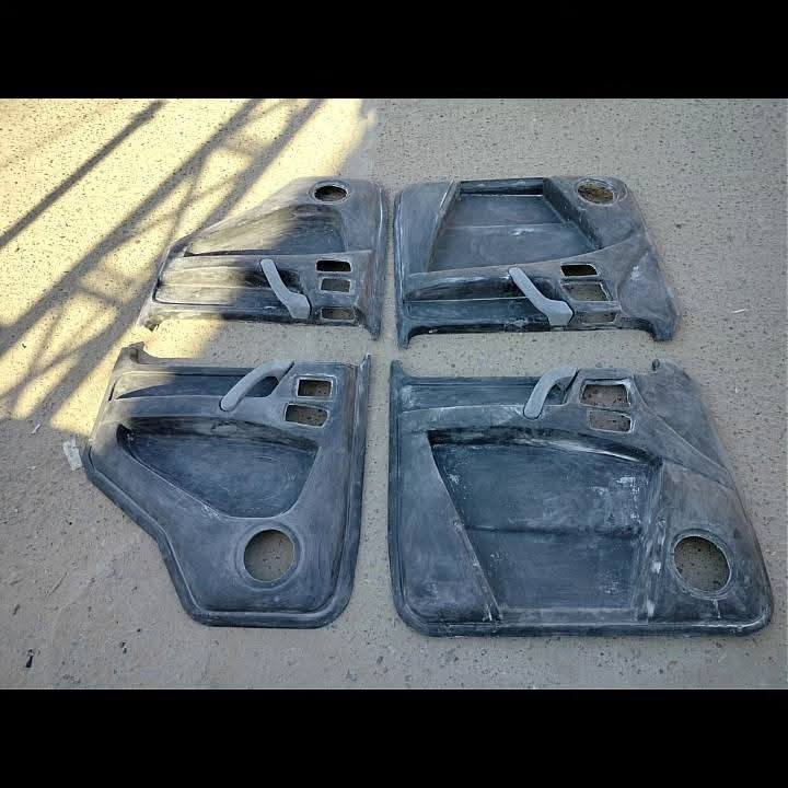 السلام عليكم دواخل مال جي كلاس صب فايبر كلاس للبيع
بطاين ابواب 4
صفاح خلفية مال جام 2 
مال أحزمة 2 
مال سماعات 2 
باب خلفيه 
تنتة بلادية 
للاستفسار ***********
