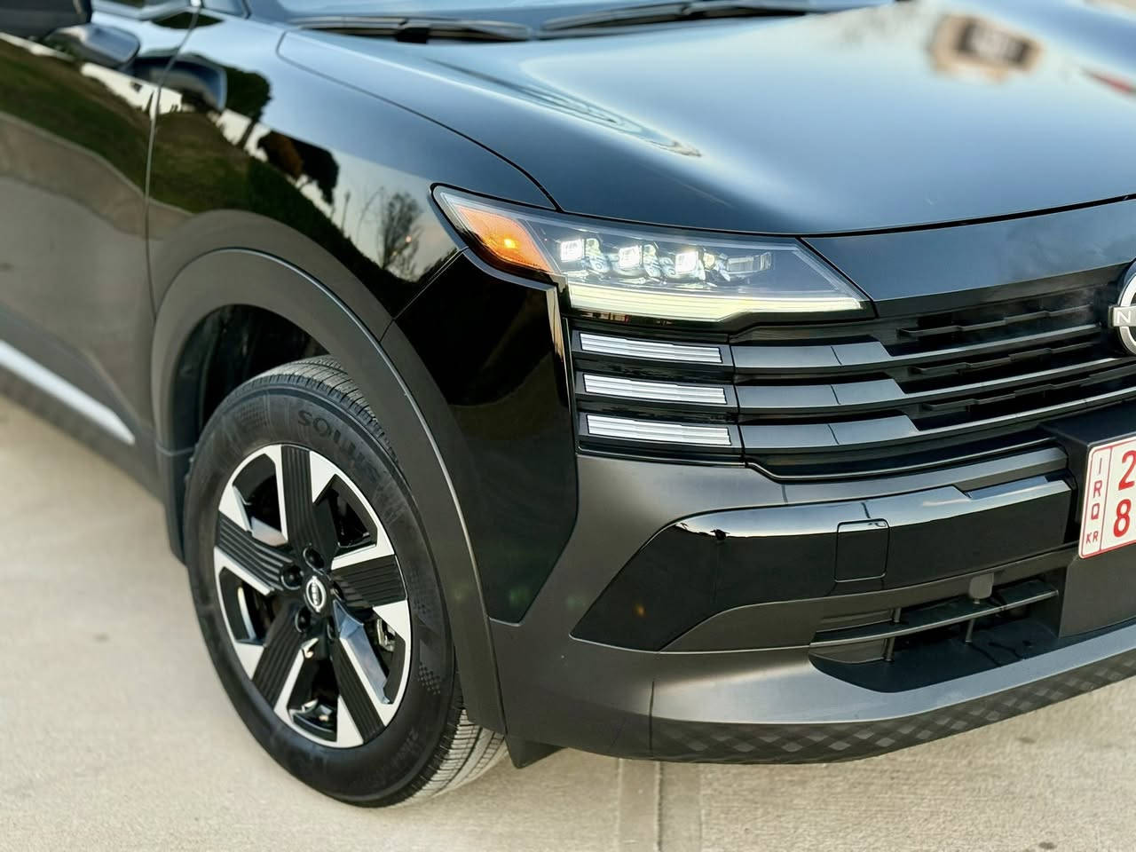 نيسان كيكس SV AWD 2025
 • الموديل: 2025
 • الفئة: SV AWD (دبل اكسل)
 • اللون: أسود
 • عداد المسافة: 4000 الف ميل
 • المحرك: 4 سلندر – 2.0 لتر

الضرر:
 • بدون صبغ (فقط مكان صغير تعديل PDR موضح بالصور)
 • رصعه  بالسقف أثناء النقل
السعر :17900 $(179 $) (قابل للتفاوض شي بسيط بعد المعاينه فقط)

الرقم: بدون رقم – يترقم في المحافظات الشمالية (كلفة الرقم 1600 $ على المشتري)

رقم الشاصي : 3N8AP6CB3SL321721
المواصفات:
 • نظام الدفع الرباعي AWD
 • بصمة أبواب
 • بصمة تشغيل
 • شاشة كبيرة (ستايل آيباد)
       ٠ شاحن واير ليس
       • كامره أمامية
       ٠ كامره خلفيه
       • حساسات خلفيه
 • رادار أمامي (تحديد المسار)
 • رادار جانبي (النقاط العمياء)
 • رادار خلفي (تحذير من الاصطدام)
 • هاند بريك إلكتروني
‏ • AUTO HOLD
‏ • AUTO START
‏ • AUTO STOP
 • أوضاع قيادة:
 • ECO
 • NORMAL
 • SPORT
 • تحكمات على المقود
 والعديد من الإضافات الاخرى 

للأستفسار : (***********) اتصال او وتس او فايبر
 موقع السياره : أربيل

كردي
Nissan KIKAS SV AWD 2025

ماوەی ڕۆیشتن : 3000 ميل

پستۆن: 4 پستۆن 
بزوێنەر: 2.0 CC
 نرخ : 179 $
 بۆیاغ: بێ بۆیاخ
رقم الشاصي : 3N8AP6CB3SL321721
کامێرەی دواوە  - گەرمکەرەوەی کوشن - بەسمە - بالیفی دەست - دیاریکردنی خێرای - شاشە - ئاوێنەی رادار - سیستەمی کلیلی زیرەک - سستەمی ئایفۆن  -
تلفون: ***********
