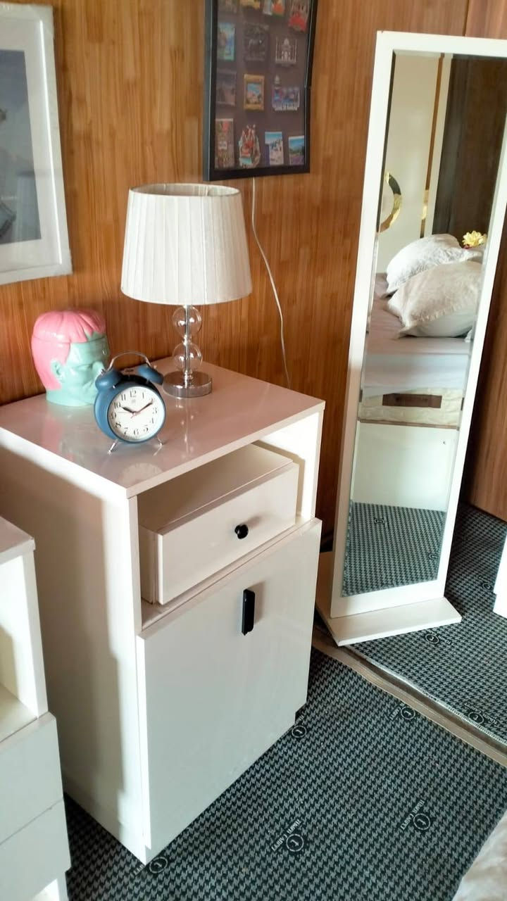 اتصال *********** غرفة تركيا 10 قطع نضيفة جدااا كنتور اضافي 8 ابواب
