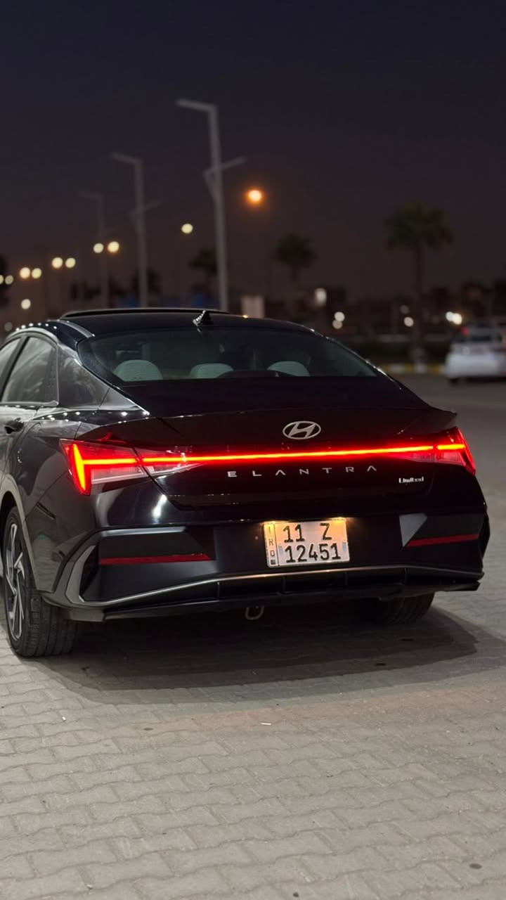 النترا 2025 limited
مكان السيارة بغداد 
للتواصل *********** مصطفى 
المسافة المقطوعة 12الف كيلو متر 
السعر 178 ورقه وبيها مجال
المحرك 4 سلندر – 2000 

المواصفات
السياره فول مواصفات
بصمه وتشغيل عن بعد
فتحه 
نظام صوت BOSE
داخل ابيض اوف وايت
لايت و بك لايت led
حساسات 
شاشة كبيرة gps 
عدادات ديجتال 
انارة داخلية بلاديه اكثر من 60 لون
كشنات جلد و تدفئه بالكشنات 
تبريد منفصل
شاحن لا سلكي 
رادار امامي و خلفي و نقطه عمياء 
سايد بريك كهربائي 
اوتو هولد 
مثبت سرعه تفاعلي

حادث السيارة
باب و جاملغ عكس السايق  و حافة الباب الخلفي
صبغ جاملغ و تبديل باب نفس اللون و تصليح باب خلفي على كده
ايرباك برده و ستيرن  فقط

رقم السيارة بغداد 
باسم المالك تحويل مباشر

