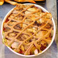 خدمة توصيل • توصيل أكل • دجاج لحم