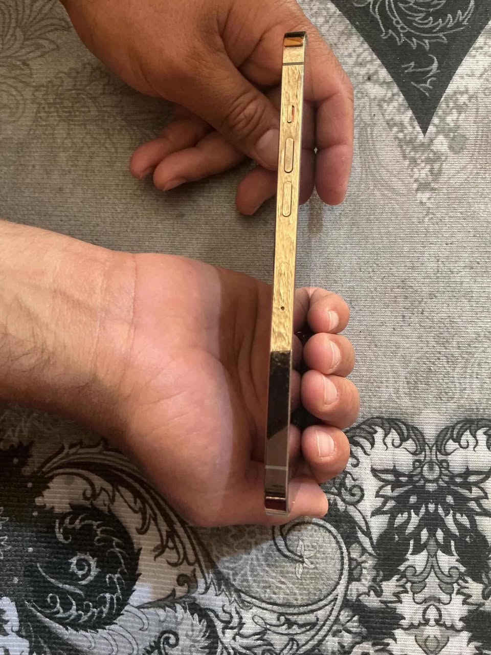 12 برو ماكس ذاكرة 256نظيف شخط مابيه بطاريه 86مكان بغداد سعره 475بيه مجال بسيط ***********
