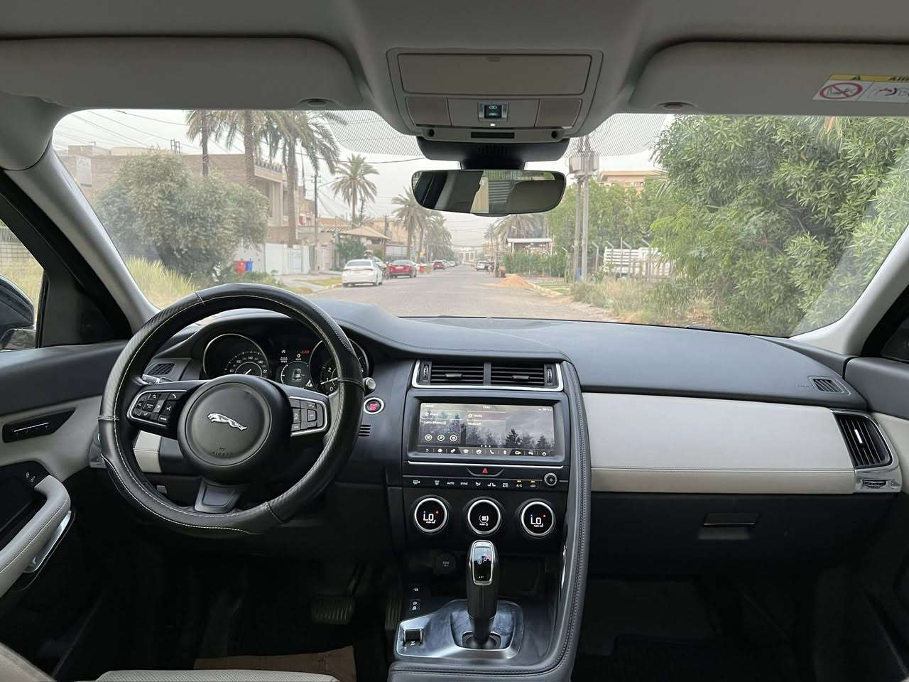 السلام عليكم
جاكوار e pace 2019 
ماشية ٣٠ الف كيلو 
وكالة سردار خليجية
فول مواصفات 1/1 
سعره جدا مناسب 
والسيارة كلش نظيفة على ايدي ماخذه
للاستفسار ***********
