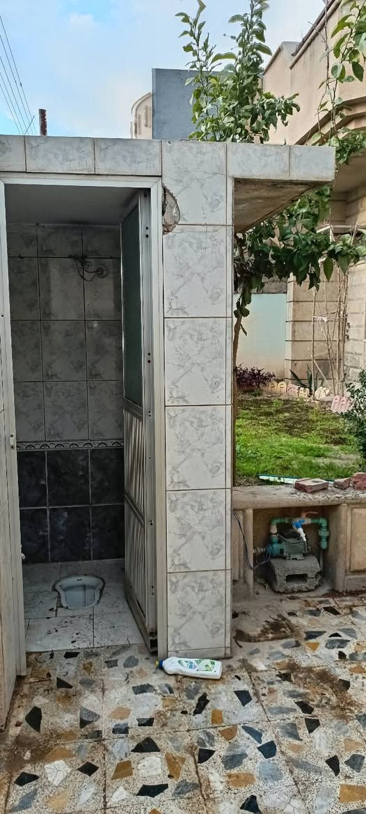 دار للايجار حي سومر بالقرب من 
افران آيات مساحة الدار 200متر 
غرفتين نوم هول حمام مطبخ استقبال 
حديقه كراج سياره 
للاستفسار الاتصال على الرقم 
 ***********5
