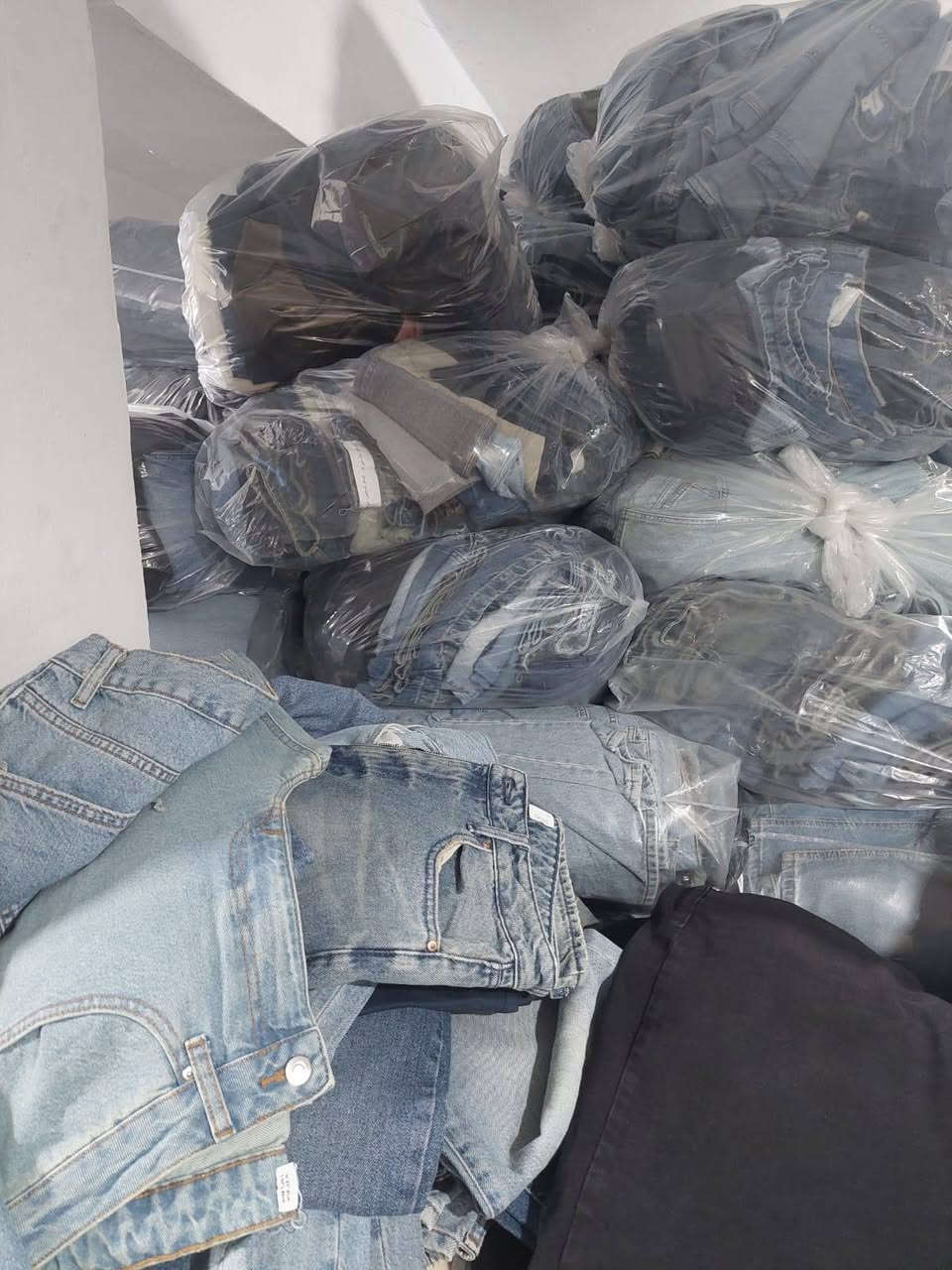 شروة 4000 بنطال جينز رجالي نسائي سيريات  مكسر :
 
بضاعه مختلط 

28.....38 ( 30...34 )

السعر .1.80 دولار

بدون شحن

 ع واتساب. https://wa.me/+905342691633

رابط تلجرام شروات تصافي مصنع

@شروجه @تنزيلات

https://t.me/+tm3RPwmLUY45Y2Q0


**إذا كنت صاحب هذا الإعلان وتريد حذفه لأي سبب، رجاءا أرسل رسالة إلى الدعم الفني**