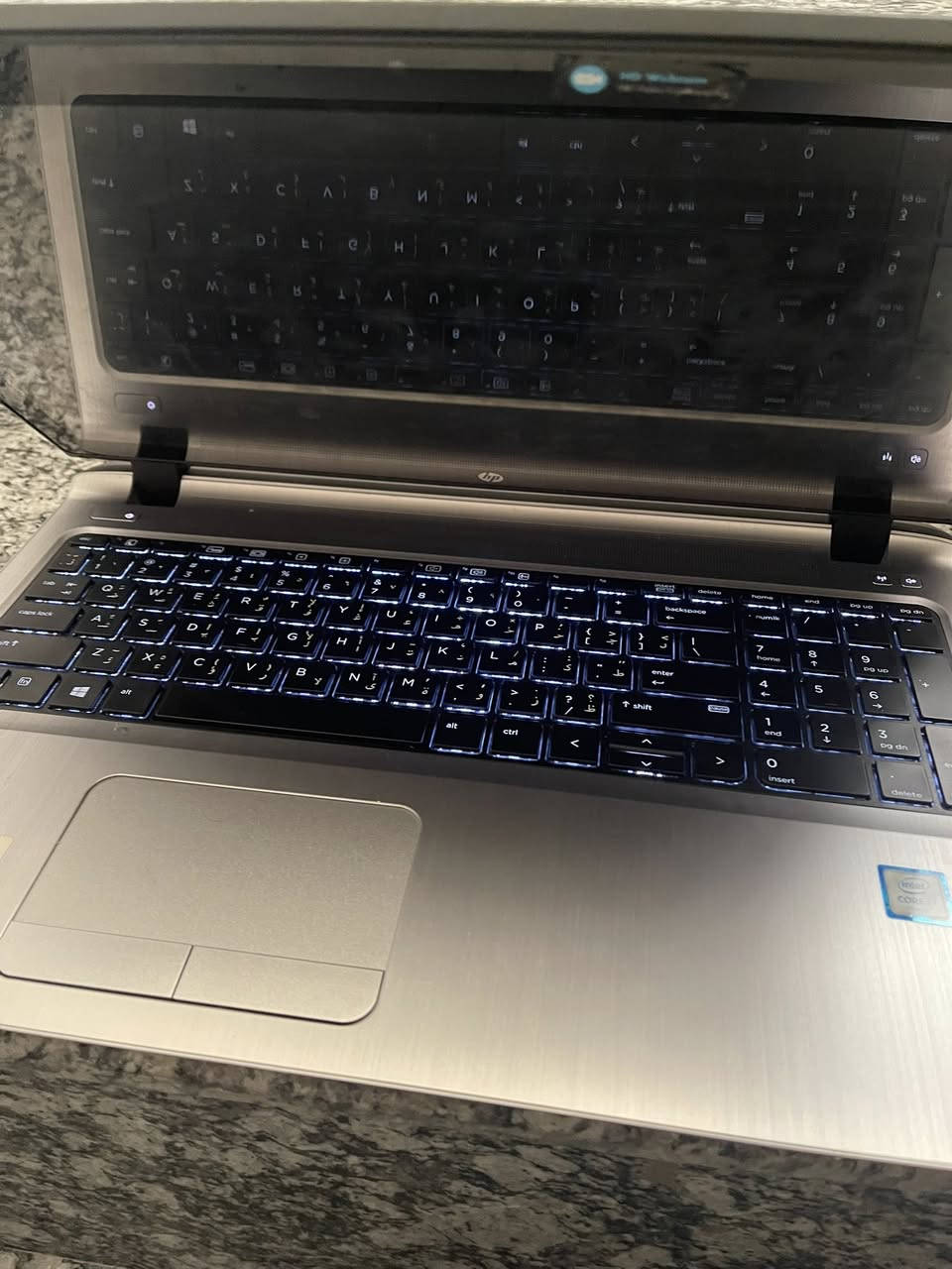 سلام عليكم للبيع: HP ProBook 450 G3 (إصدار شاشة لمس) بحالة الزيرو! 
​ لابتوب HP الجهاز شبه جديد (استخدام قليل جداً)، نظيف جداً جداً وخالي من أي عيوب أو شخوط.
​المواصفات
• ​المعالج: Intel Core i7-6500U (جيل سادس) قوي جداً للمهام الدراسية والعملية.
• ​الشاشة: تدعم اللمس (Touch Screen) بدقة ووضوح عالي.
• ​الذاكرة (RAM): 8GB DDR3.
• ​التخزين: SSD 256GB (سريع جداً في التشغيل وفتح البرامج).
• ​النظام: يعمل بنظام Windows 11 الأصلي (آخر تحديث).
• ​كارت الشاشة: Intel HD Graphics 520.
• ​المميزات الإضافية: 
• ​كيبورد مضيء (Backlit Keyboard) لمحبي العمل ليلاً.
• ​بصمة إصبع (Fingerprint) للأمان.
• ​كاميرا HD مع غطاء حماية.
• ​تصميم معدني 
​حالة الجهاز:
• ​استخدام خفيف جدا
• ​البطارية بحالة ممتازة.
• ​الجهاز سريع جداً في التصفح والبرامج المكتبية (Office) والطلاب.
​السعر: 350,000 دينار عراقي وبي مجال
المكان: بغداد حي الجامعه ومتوفر توصيل
📞 للتواصل : ***********
