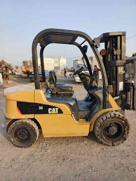 السلام عليكم

رافعه شوكيه نوع كات موديل 2016 

منفيست ولوحات كاتي 

 3 طن 

3 حركات 3 اسلايتات 

 كهربائيات كلها شغالة

 بلادي لا مصبوغه ولا معمره 

العنوان / ديالى / المقدادية 

الهاتف / ***********
