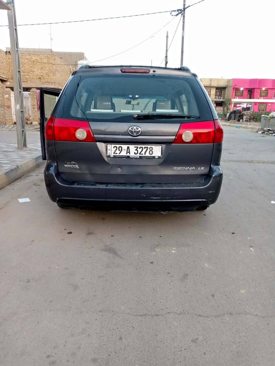 سلام عليكم تويوتا سينا للبيع موديل 2007 وارد امريكي  حادث  جاملغ امامي جهة اليمنة مكينة وكير جديد تبريد 3 قطع شغال تدفئة شغالة  تخم تاير كهربائيات شغالة بيبان كهربائي السيارة مصبوغة حزام جمالية رقم دولي واسط سيارة باسمي تحويل ثاني يوم سنوية لغاية 27  سيارة مال جناي مكان السيارة ذي قار ***********السعر (105)
