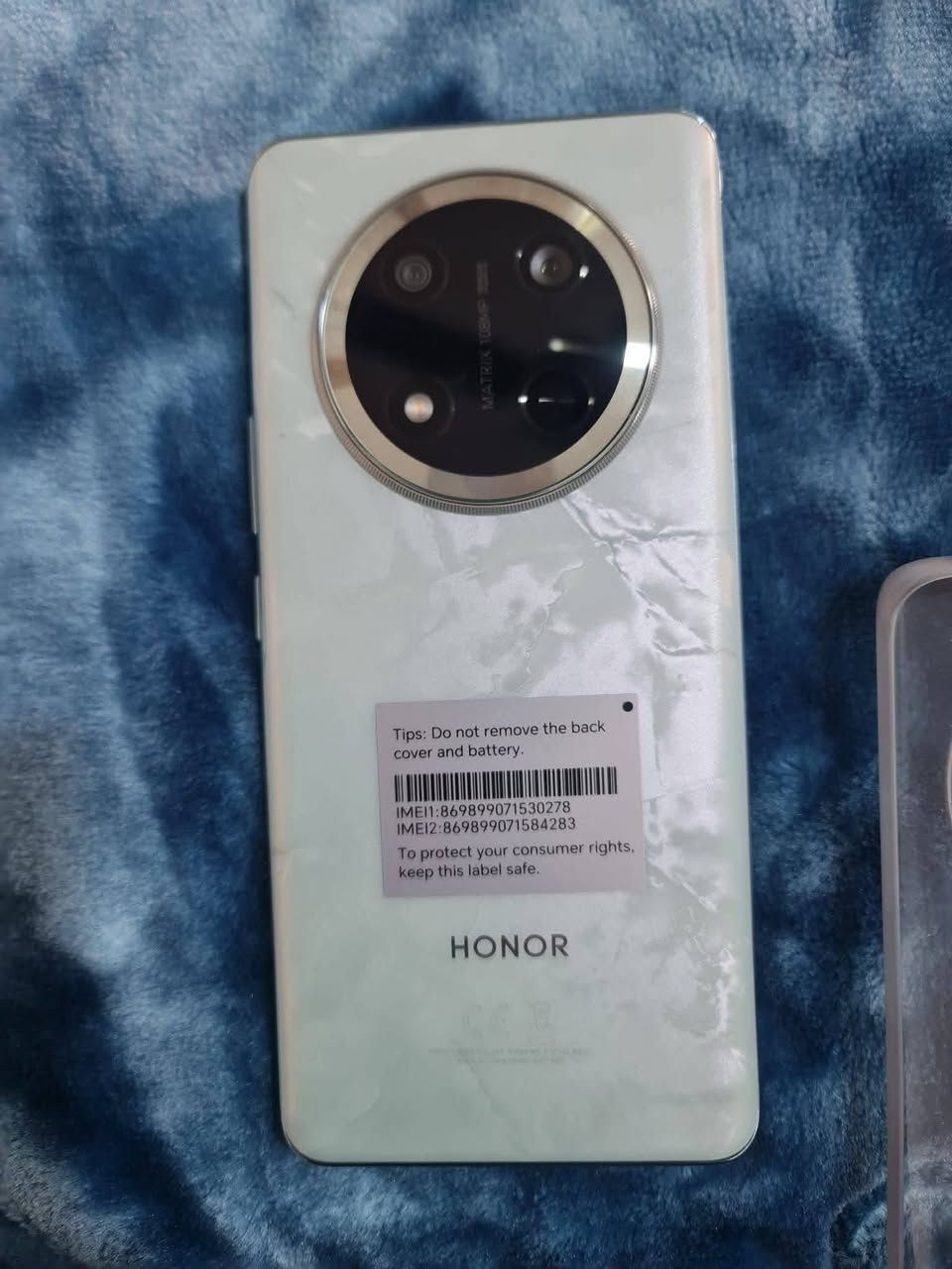 هونر  X9c
ذاكره 256
رام 8+8
لون سيراميك
بدون اغراض بيه فطر بسيط بالشاشة مامأثر 
الجهاز شرط مابيه خلل ومامفتوح  دبل سيم كارت

السعر 300 وبيه مجال بسيط الشراي

*********** موجود واتساب
