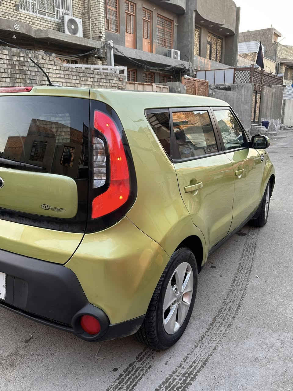 كيا صول 2015 وارد امريكي صور الحادث بالمنشور
لون اخضر
محرك 1600GDI
شاشة وكامره خلفية
ماشيه 123 الف مايل
السيارة شغل واطلع مابيها اي مشاكل
صور الحادث بالمنشور 
السيارة مصبوغة اثر طخطخات بالعراق 
القطع الي بدون صبغ القماره والبابين الي على جهه السايق
سعر السيارة 10,000$ يعني 100 ورقة وبيها مجال قليل جداً
للاتصال
***********
