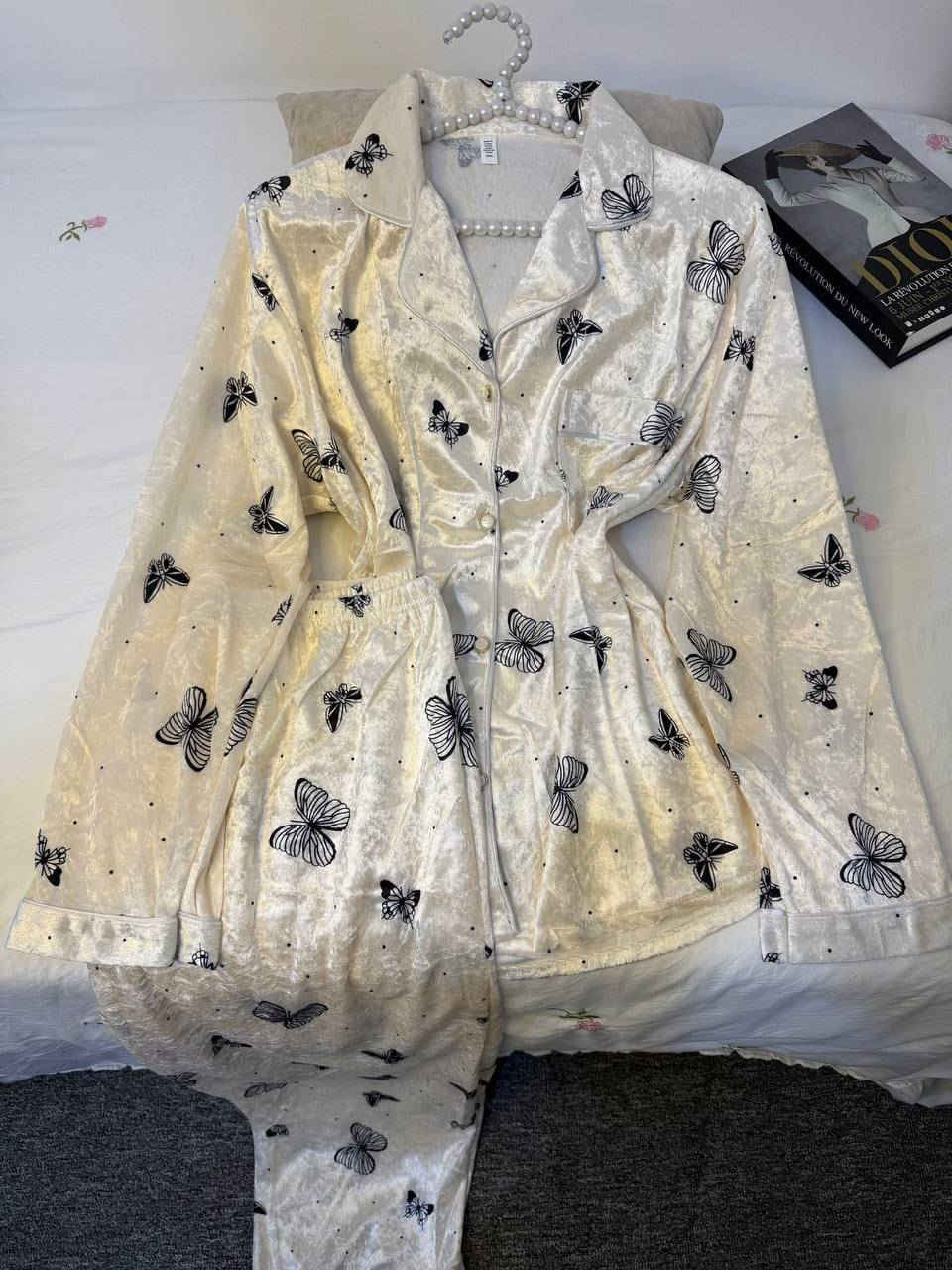 🎄✨ وصلت تشكيلـة لانجري الكرسمس الجديدة!
موديلات ناعمة، شكل مرتب، وخامة قماش زبدة مريحة وآنيقة 🙈❤️

💲 السعر جدا مناسب 🔥
📏 القياس: فري سايز يناسب أغلب الأوزان
🎁 ألوان وموديلات متعددة – شكل مرتب

🚚 توصيل لبغداد والمحافظات
📩 للحجز والاستفسار راسل الصفحة 💌

📍 او على الواتس اب 📍 *********** 🤝
