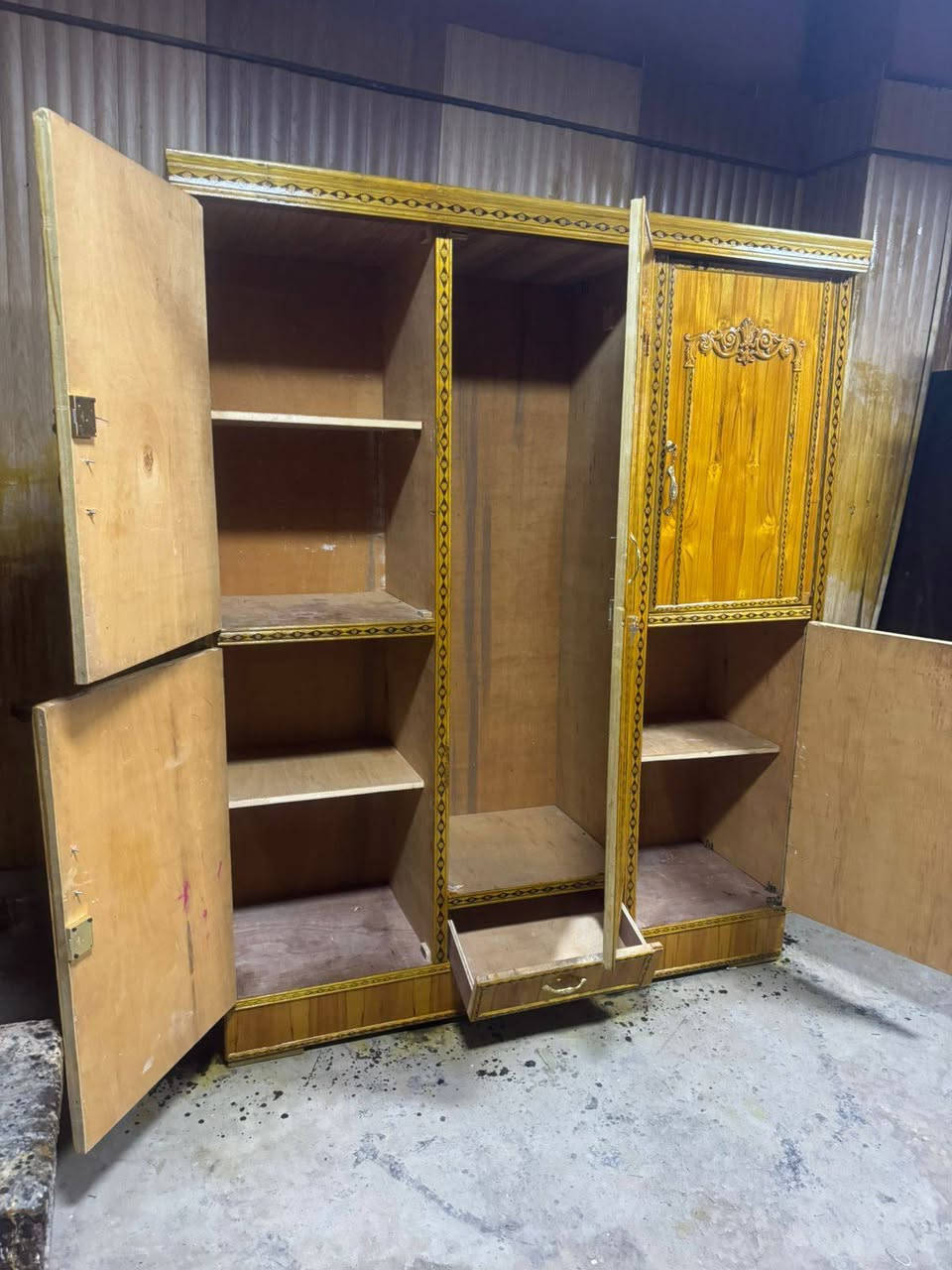 كنتور ٣ ابواب اخو جديد سعره 185
بوفيه تزكام سعره ٧٥
عنوان بغداد الأمين الثانيه توصيل بكروه واتساب(***********) بغداد, العراق
