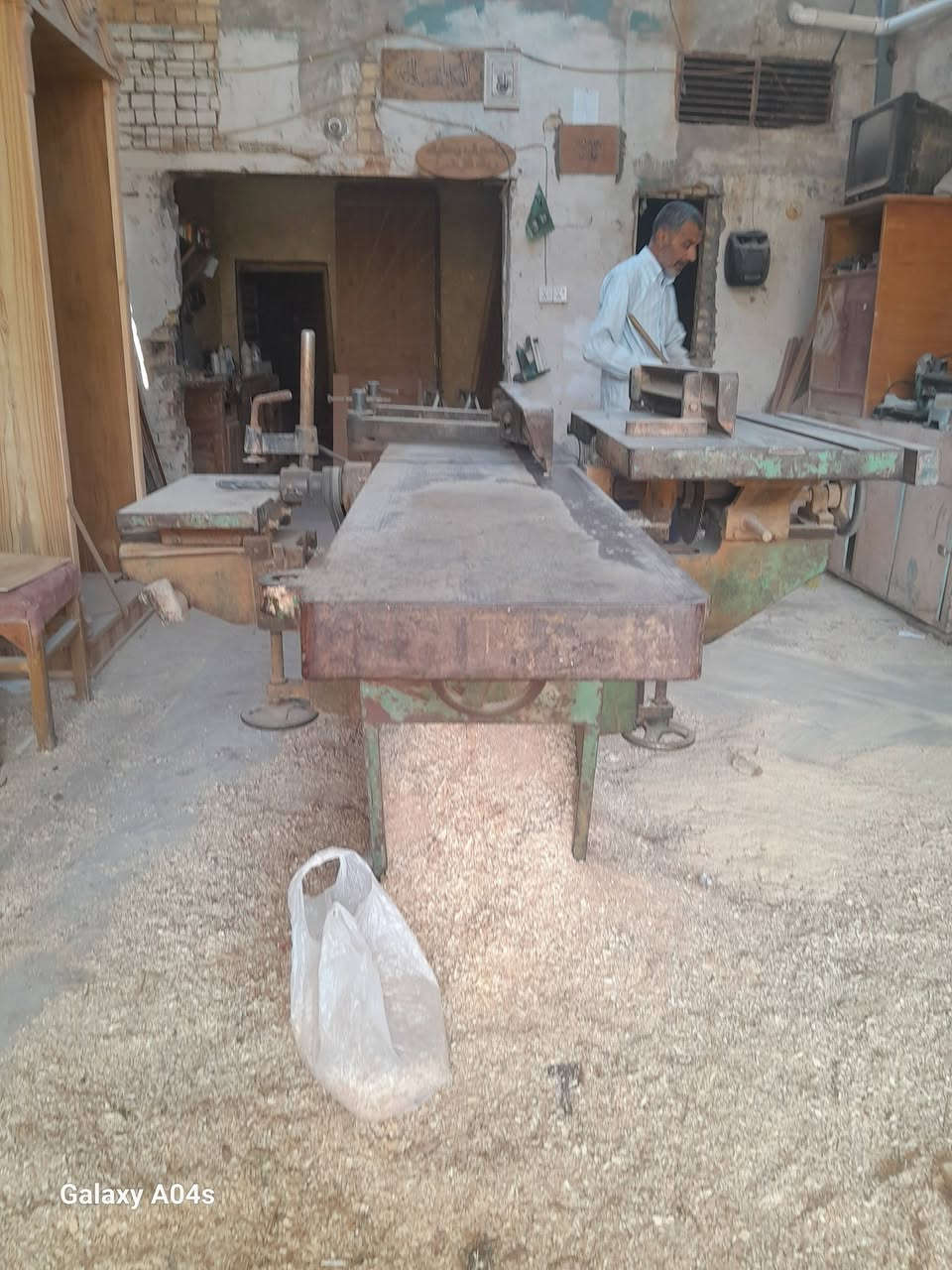 يالله 
مكاين للبيع منشار حجم ٦٠٠ سوري 
ودبل سوري حجم كبير 
ومكينه ثلاث عمليات رنده ومنقار وصينيه 
مكانهن النجف الاشرف حي الجزيره 
***********
