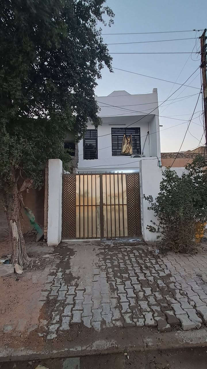 السلام عليكم
بيت للبيع ١٠٠م السكلات منطقة ١٤ مقابل مدرسة الشهد 
البيت مطلوب لمصرف الرافدين الاستفسار ع رقم *********** ممتواجد ع نت
