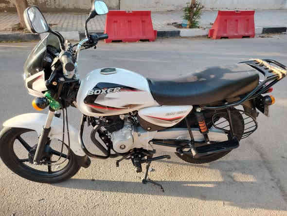 بوكسر ٢٣ نازله ٢٥ ماشيه ١٦ الف استخدام شخصي ما تعبانه بعدهه ع وظع الشركه مرقم بغداد انكليزي تحون مباشر السعر مليونين ونص 2.500.000 قفل بدون عمله 
بغداد الصرافه هاتف ***********
