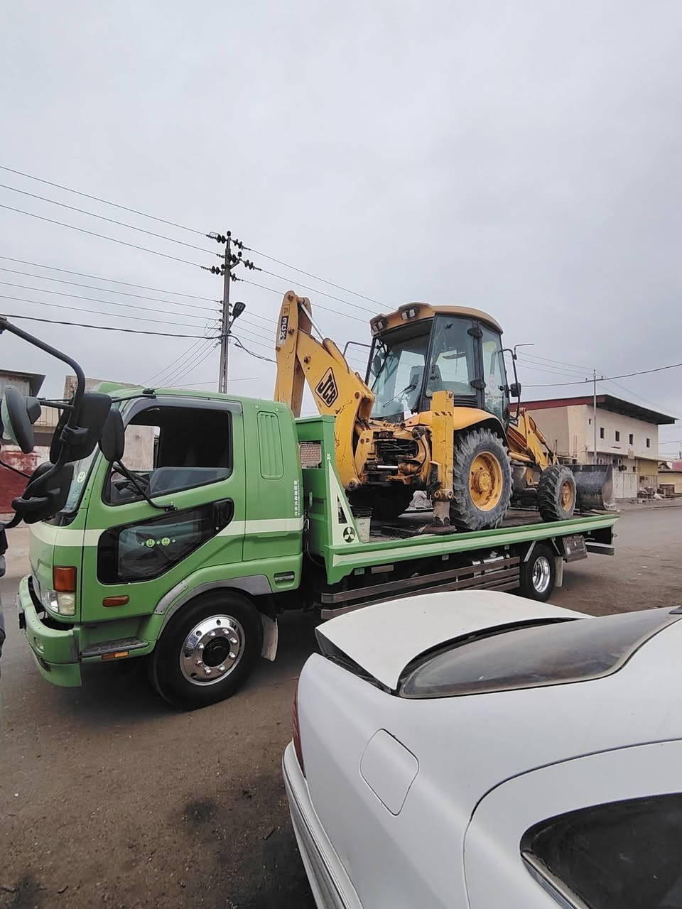 كرين سطحه لنقل السيارات🚘 والمعدات 🚜🚘🚗 داخل وخارج البصره متواجد 24 ساعه ***********📞
