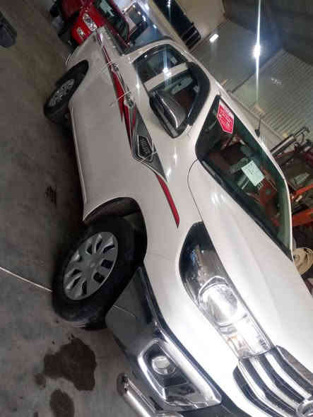 هايلوكس موديل ٢٠٢٤ رقم اربيل كفاله عامه فول مواصفات 1/1 كير عادي 
ماشيه 37 الف السياره على وضع الشركه مكان واسط الزبيديه السعر 258
***********
