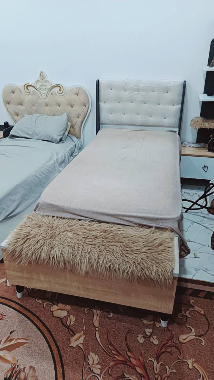 للبيع غرفه شبابي ماركه 🇹🇷 تتكون من 7 قطع مع الدواشك حيل نضيفه السعر 600 مع الشد والنقل مجاني العنوان. / الموصل الاستفسار على الأرقام التاليه ***********  ***********
