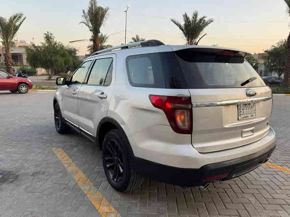 السلام عليكم 
فورد اكسبلور. خليجي 
بيها تبديل باب السايق وصبغ جاملغ سونار بيها محرك كير مكفولات 
مواصفات محرك 6/ سلندر 3500 
7 راكب 
ثلاث قطع تبريد 
مانع انزلاق 
مكانها بغداد حي الجهاد 
السعر 115 بيها مجال قليل 
رقمي *********** بغداد
