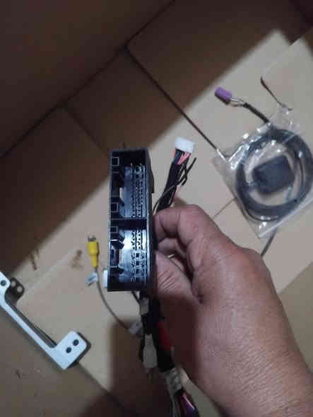 السـلام عليـكم ورحمـة اللـه وبـركـاته
(اخر قطعتين فقط اذا شلعة وحده احسبهن 55 الف القطعة) 
يتوفر لدينا شاشات سوناتا مضلع موديل (2011-2012-2013-2014)
  بلوتوث و GPS وكافة التفاصيل
مع العطر كـامـلـة تجـي فقـط تربط
شـرط اصـلي وكـالـــه وليــس تـجـاري  ولا انـدرويــد 
صوت دمام وتحكمات صوتية 
السعرررر (65 الف)
الاتصال على رقم الهاتف :  
*********** مصطفى
*********** واتساب
يوجد توصيل كافة المحافظات
