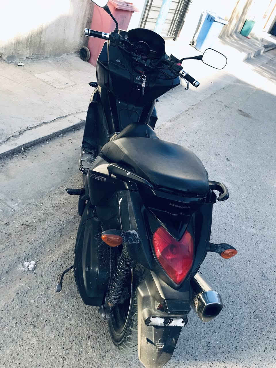 السلام عليكم فورزه فاز (011) دراجه نظيف وعلى بلاد كفرات بيهن صبغ وتكحيل فقط والباقي كفاله من كلشي صالصنه رياضي بلاد بانزين محسن ودهن موتل جاهزه 
مكاني بغداد العبيدي السعر ١٠ وبيه مجال 
للاستفسار ***********
