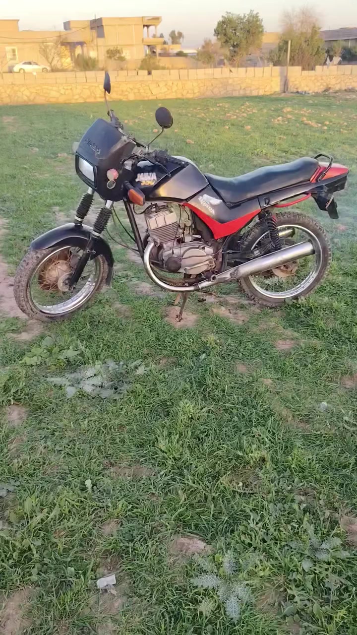 السلام عليكم موطور جاوه نضيف كلو بلادي الطبگ الجوه ما مفتوح بس الفوگ ومبدل بس رنگات بساتم بلادي ما مصبوغ صبغ الشركه ب٧٠٠ الشراي يتصل *********** جنوب الموصل قرية البكر
