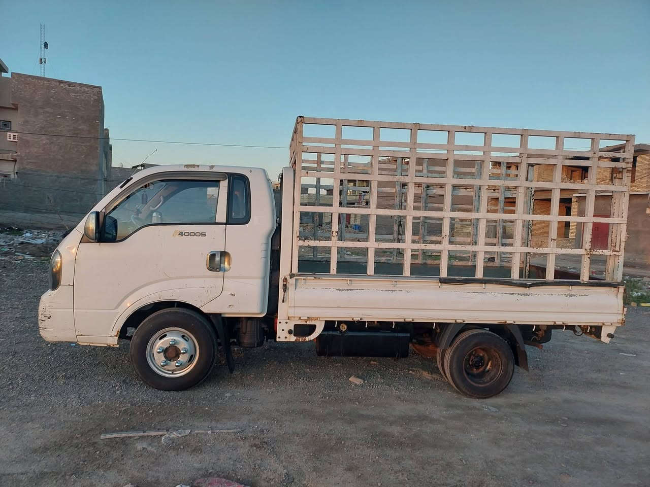 سلام عليكم 
كيا فحل موديل ٢٠١٣ سيارة جاهزة 
السعر ١٠٣ 
رقم بغداد مشروع وطني تحويل ثاني يوم 
عليهة غرامة مليون وربع ينزل من سعرهة 
عنواني بغداد ركية وفاضل 
***********
